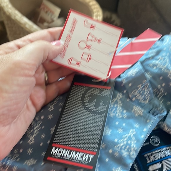 MONUMENT Button-down short sleeve casual holiday shirt!  NWT - Picture 6 of 6